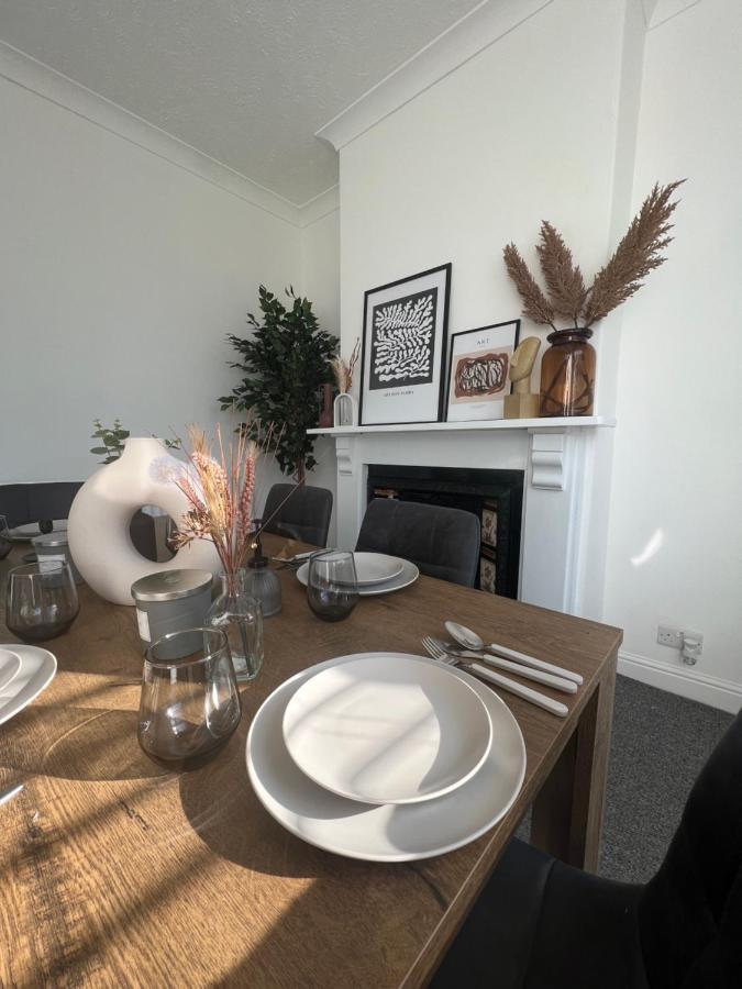 Appartement Templar House - Sleeps 6, Special Weekly Monthly Rates, Location With Free Parking, Free Wifi, Perfect For Alton Towers & M6 *