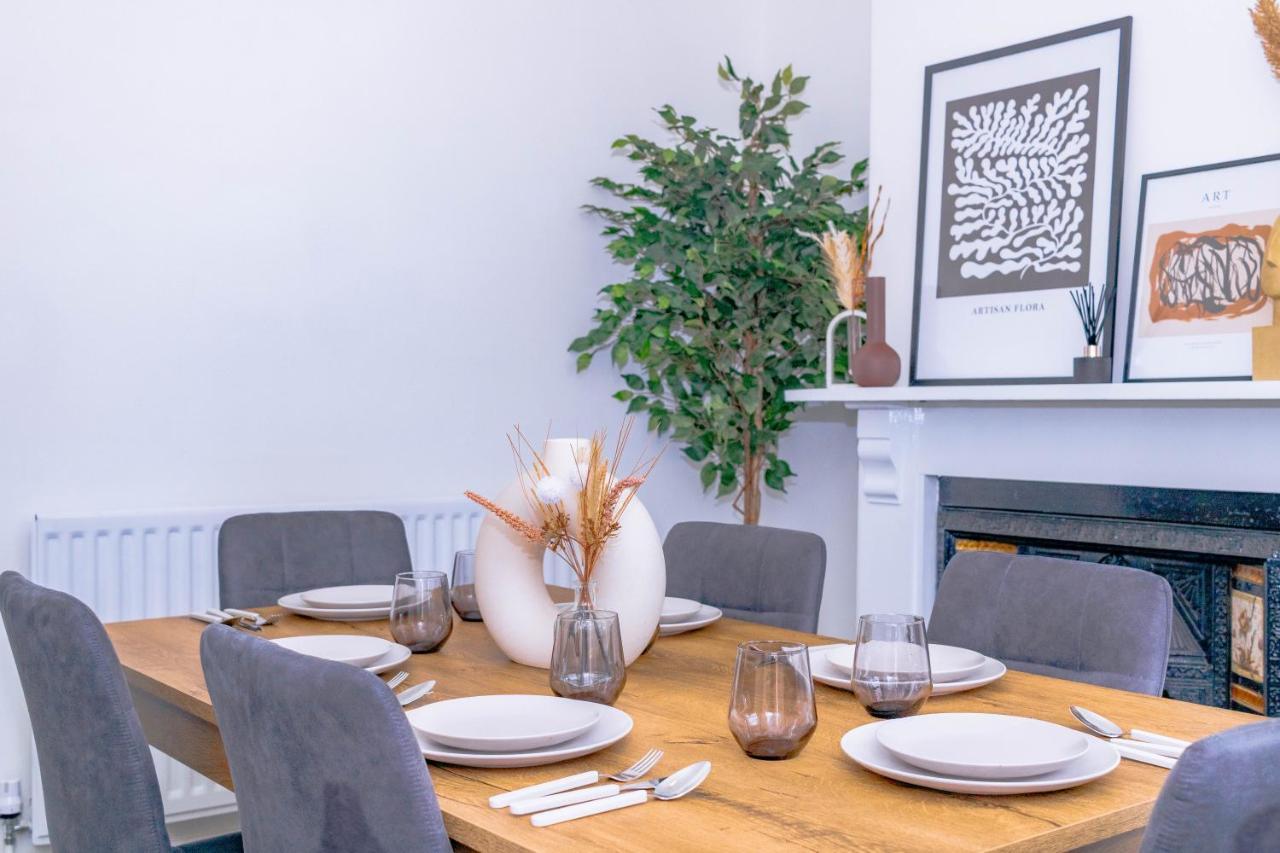Templar House - Sleeps 6, Special Weekly Monthly Rates, Location With Free Parking, Free Wifi, Perfect For Alton Towers & M6 * Stoke-on-Trent