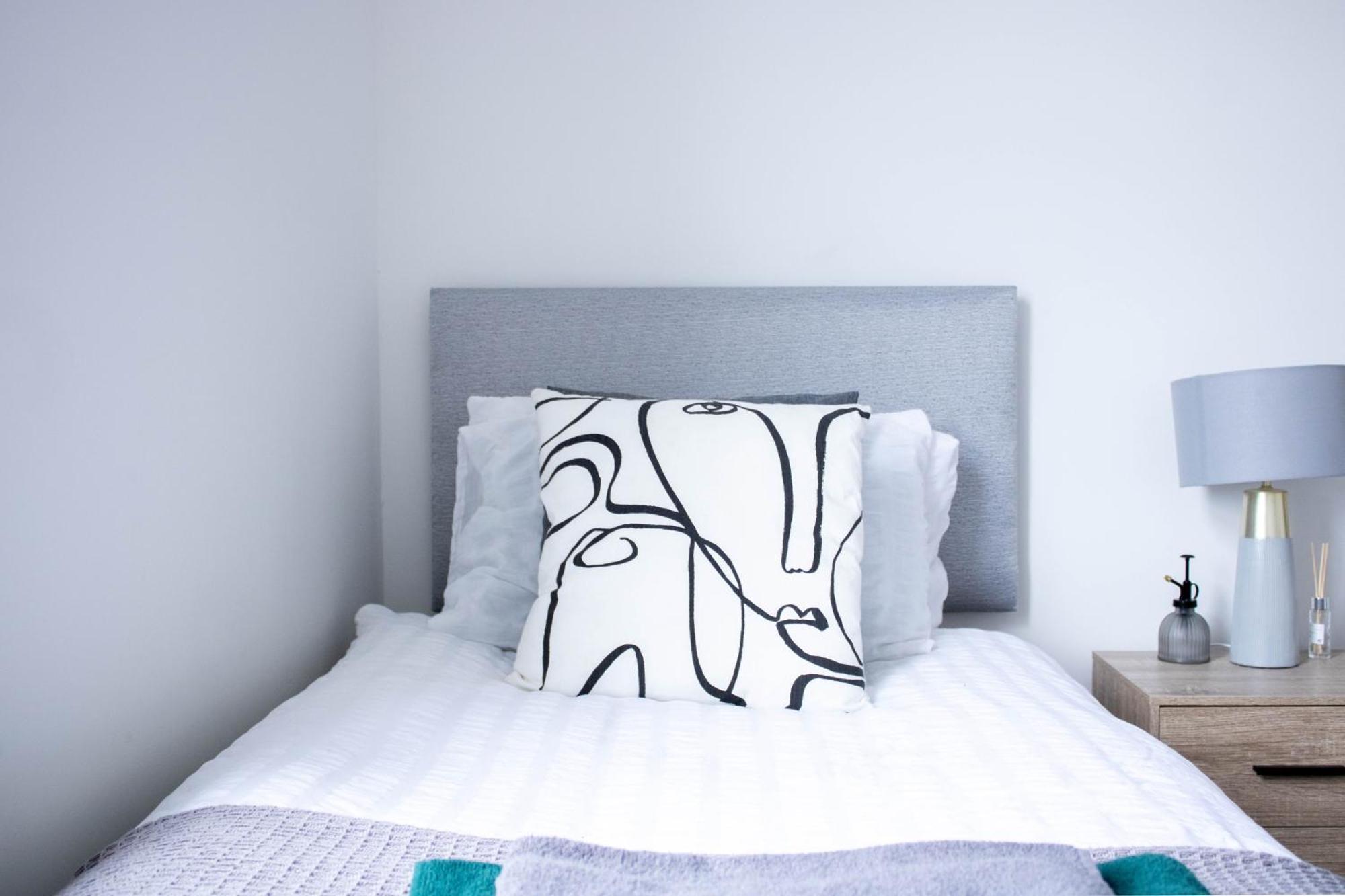 Templar House - Sleeps 6, Special Weekly Monthly Rates, Location With Free Parking, Free Wifi, Perfect For Alton Towers & M6